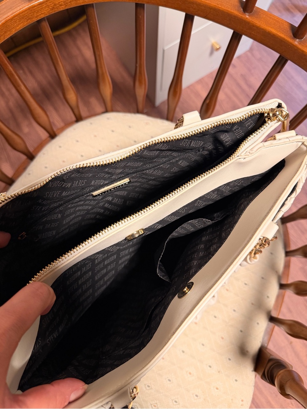Steve Madden Cream Woven Shoulder Bag with Gold Chain Accents - Picture 3 of 4